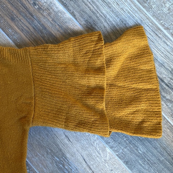 Madewell Slit Neck, Flutter Sleeved Sweater - Picture 4 of 5